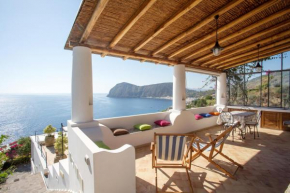 One bedroom house at Lipari 300 m away from the beach with sea view enclosed garden and wifi